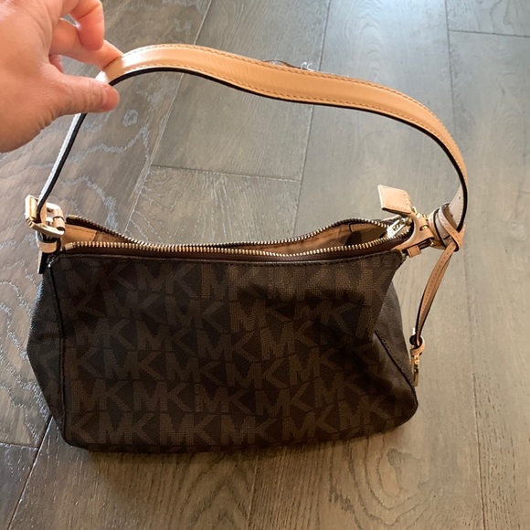 Michael Kors Handbag - Picture 1 of 9